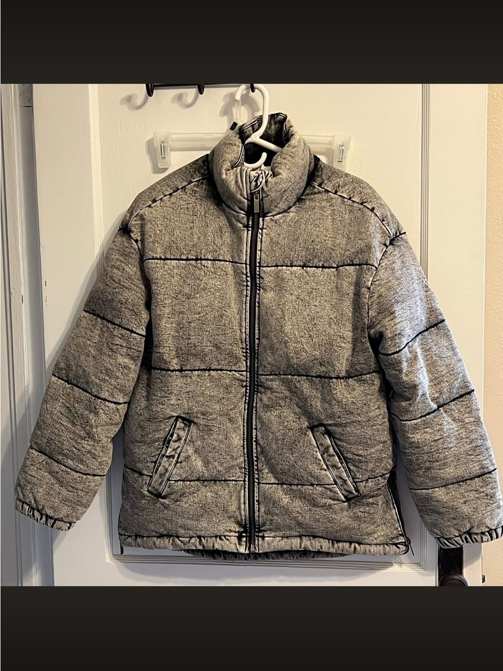 Grey Puffer Jacket - Lightweight Warmth